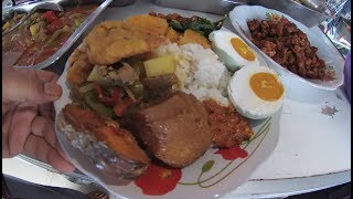 Indonesia Sambas Street Food 2417 Part.1 The Cheapest Food Less 2 USD Makan Murah 25 Rebu Komplit