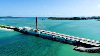 【うるまいろ】海中道路（6）海中道路から眺める藪地島　ドローン空撮（うるま市）_沖縄の無料動画素材