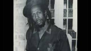 Gregory Isaacs - A Few Words  1980