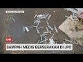 Sampah Medis Berserakan di JPO