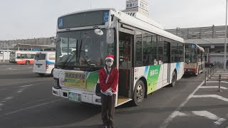 華やかな装飾の「クリスマスバス」運行(2024/12/25)