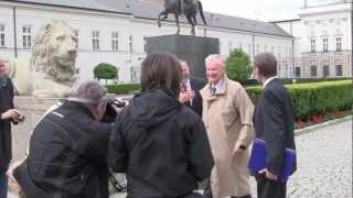 Zbigniew Brzezinski gets 'papped' at the Presidential Palace, Warsaw, Poland - 17th May, 2012