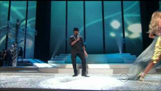 Usher (LIVE) - Victoria's Secret Fashion Show Miami - 2008 [With songs - What's