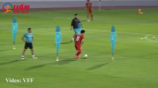 HLV Park Hang Seo cho ĐT Việt Nam tập dẫn bóng và dứt điểm cầu môn trước thềm AFF Cup