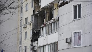 Bombardements à Odessa et Kharkiv, fosses communes autour de Marioupol