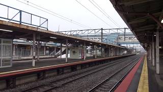 函館本線と根室本線が接続する滝川駅構内の風景