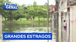 Moradores de Guarulhos (SP) sofrem prejuízos e ficam ilhados por conta das enchentes