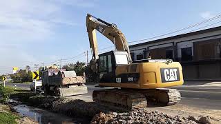 รีวิว CAT320D GC excavator ลงเทเลอร์มา  วางท่อ คนเดียวเลยครับ EP.3672