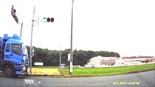 茨城基地外運転2017-06-07、国道118号、赤信号無視で突っ込んでくる青いキチガイトラック信号無視