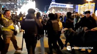 Russia Ukraine Crisis : Russian police arresting protesters