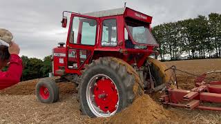 Massey-Ferguson MF1135 og MF1200 med 6 furet Kverneland B3, bugser-plov