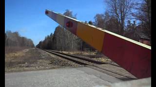 Finnish level crossing warning system in action (Kirkkotie, Hanko)