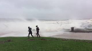 Massive waves in Duluth