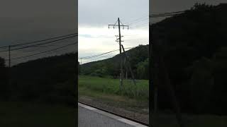 【廃線になる根室本線】雨の東鹿越駅ホームから富良野方面の線路軌道を見る