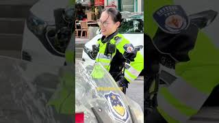 偶遇袁雨佳 今天是眼镜佳 #杭州女交警 #袁雨佳 #警察 #police