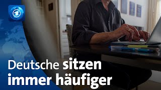 Gesundheitsreport der DKV: Deutsche sitzen immer länger