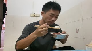 东莞高埗，做个挂壁腊肠煲仔饭，一个人在外也要过得有滋有味