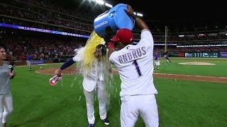 OAK@TEX: Gallo gets doused while discussing walk-off