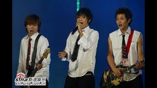 【大张伟】2005.09.26_商演【CCTV3】[浙江]欢乐中国行：魅力湖州[第三届中国湖州•国际湖笔文化节开幕式暨“优孚杯”第五届大众电视“双十佳”颁奖典礼](《嘻唰唰》12.4播出)