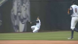 Schierholtz makes diving catch for Mud Hens