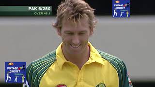 Shahid Afridi thrashing Glenn McGrath on Aussie Soil | Vintage Cricket Moments