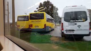 von Vöcklamarkt nach Attersee mit der Atterseebahn um kurz nach 10:35 am 22.10.2022