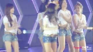 [Fancam] 120212 Taeyeon \u0026 Yuri - Cute Mistake during Into The New Word @ GG Tour in BKK