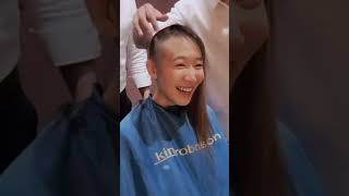 【バッサリカットシリーズ】衝撃💥綺麗なロングヘアをバッサリ丸刈り!!坊主女子誕生!!今年１年ありがとうございました😊来年も引き続きよろしくお願い致します!