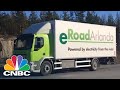 This Road Charges Electric Vehicles As They Drive | CNBC