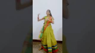 Badi Mushkil Dance|#madhuridixit|#shorts|#shortsvideos|#viral|#youtube|#dancerritika