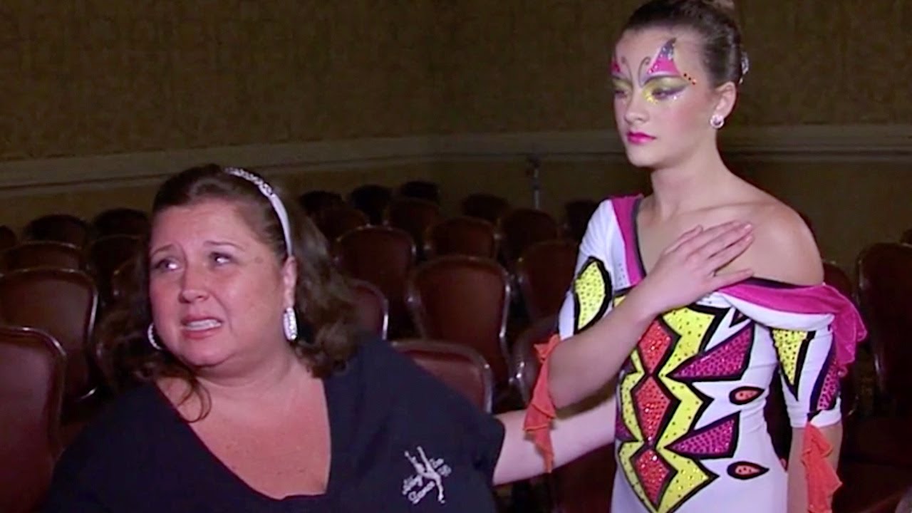 Dance Moms-BROOKE'S SHOULDER POPS OUT DURING HER SOLO, "Metamorphosis ...