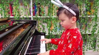 4 Years old Dandan plays《An Old Folk Tune》