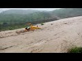 sungai tadinya tenang brubah mengerikan