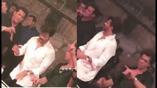 Salman-Shahrukh DANCE On Aaj Ki Party | Sonam Kapoor Wedding Reception