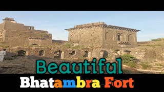 Exploring the ruined fort of Bhatambra.