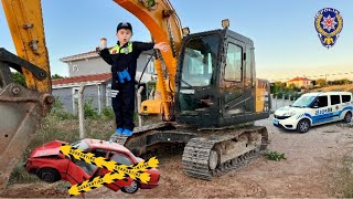 Polis Kaan Gerçek Büyük Kepçenin Tekerine Bindi Annesinden Saklandı | Polis | Polis Sireni