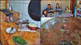 PREPARAMOS DELICIOSA FEIJOADA MINEIRA PRO ALMOÇO NO FOGÃO A LENHA!