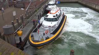 Lynx class pilot boat docking