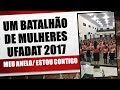 UM BATALHÃO DE MULHERES CANTANDO: 