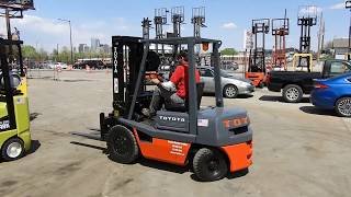 #D21006 Very nice Toyota 40-3FG25, 5,000 lb. Pneumatic Tire forklift