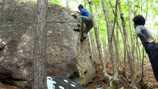 小川山　屋根岩ボルダー　霜月岩　「落葉」5級