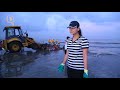 dia mirza joins 1 200 mumbaikars to clean juhu beach the morning after ganpati visarjan