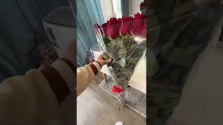 Подарил жене самые большие цветы в ее жизни 🌹 ❤️