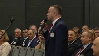 Karol Rajewski, burmistrz miasta i gminy Błaszki, i minister Anna Zalewska - spór o reformę edukacji