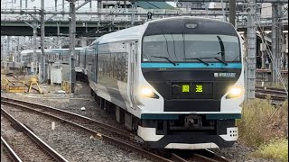 E257系2000番台NA-11編成が回送列車として大宮駅11番線に到着するシーン