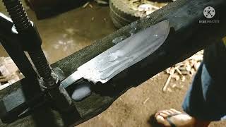 #ทำมีดชายธงจากเหล็กใบจอบหมุนรถไถ ทำด้าม #ทำฮาม่อน EP.2 Make a knife from steel spinning a tractor.