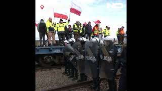 Polish farmers block railroad in protest against Ukrainian grain imports