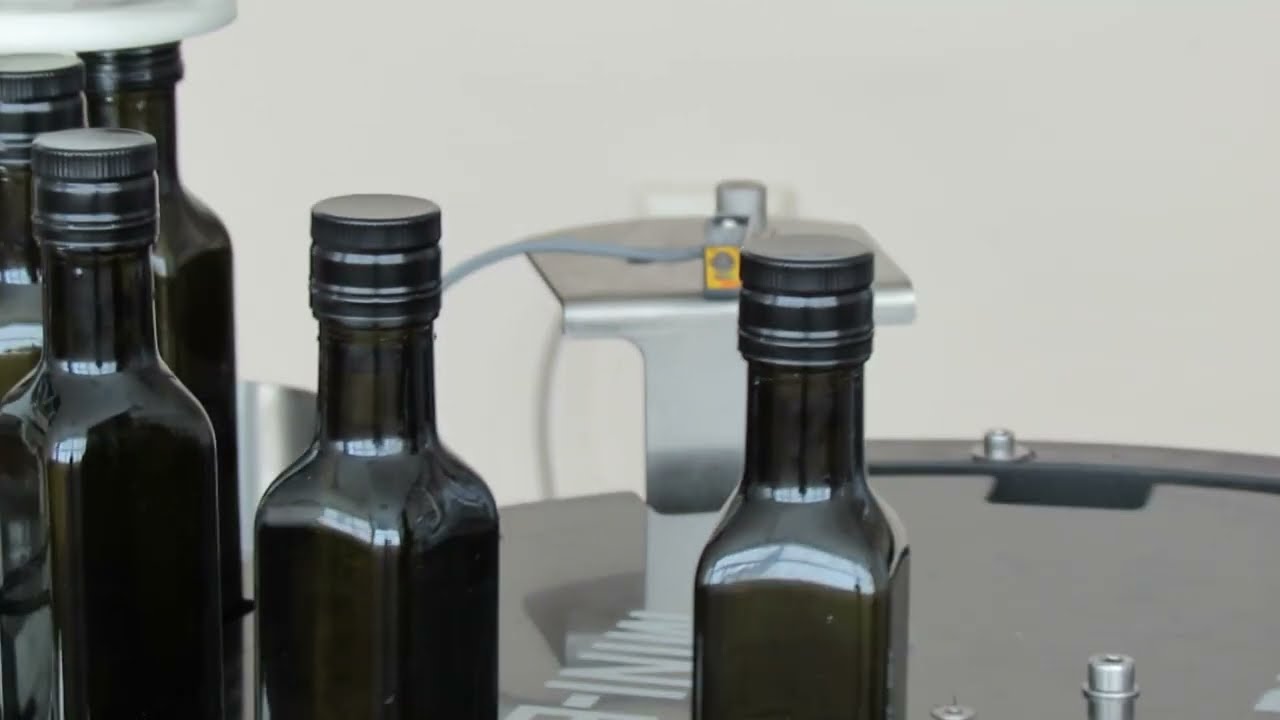 Mini-B Semi-automatic Bottling System (screwcap) - YouTube