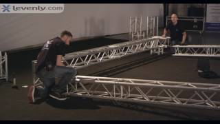 Montage de stand d'exposition pour salons professionnels