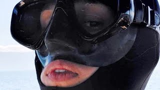 Preetty girls in scuba diving gear dresses and latex full face gas masks